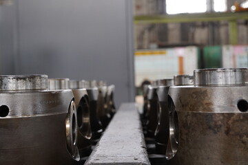 Symmetrical row of heavy duty locomotive diesel engine pistons © YiChuan