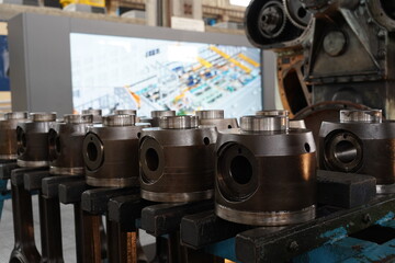 Symmetrical row of heavy duty locomotive diesel engine pistons © YiChuan