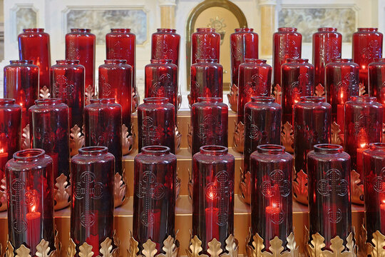 lampions dans l'&eacute;glise