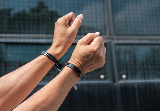 Police demonstrated the use of black plastic straps as a substitute for handcuffs to restrain suspects.