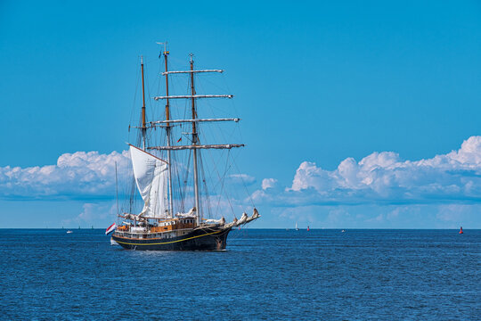 A sailing ship approaches the harbor of Warnem&uuml;nde on the Baltic Sea.