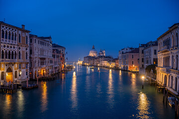 Obraz premium views of santa maria della salute basilica from accademia bridge in venice, italy