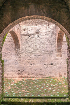 Arcos de una estancia de unos antiguos ba&ntilde;os arabes o Hamman,