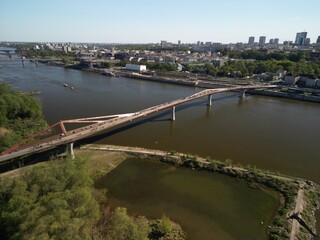 Warszawa - Polska - panorama Warszawy wykonana dronem. Rzeka Wisła, kościół, wieżowce, bloki, ulice w słoneczny dzień © Konrad
