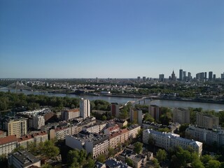 Warszawa - Polska - panorama Warszawy wykonana dronem. Rzeka Wisła, kościół, wieżowce, bloki, ulice w słoneczny dzień © Konrad