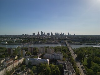 Warszawa - Polska - panorama Warszawy wykonana dronem. Rzeka Wisła, kościół, wieżowce, bloki, ulice w słoneczny dzień © Konrad