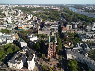 Warszawa - Polska - panorama Warszawy wykonana dronem. Rzeka Wisła, kościół, wieżowce, bloki, ulice w słoneczny dzień © Konrad