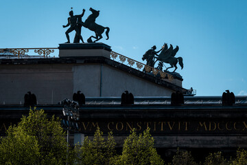 Obraz premium Rooftop sculptures with Pegasus on a historic building in Berlin