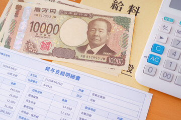 Obraz premium 給料日をイメージする給与明細書