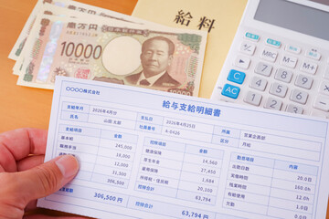 Obraz premium 給料日をイメージする給与明細書