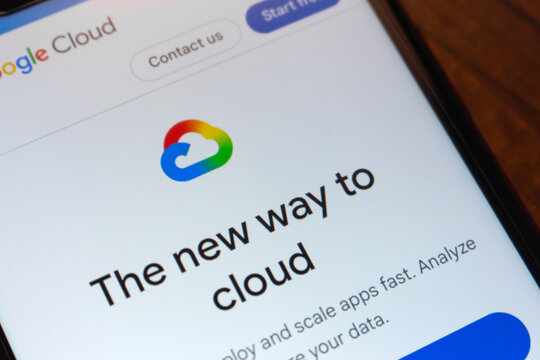 Mexico City, MEXICO - Apr 27 2026 : Google Cloud website homepage featuring its official logo and tagline "The new way to cloud".