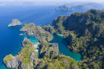 Obraz premium Big Lagoon is found amid the scenic limestone islands of El Nido. This area in the Philippines is a popular vacation destination due to its beautiful coral reefs, beaches, and hidden lagoons.