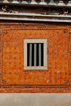 Architectural close-up of classic Minnan official-style ancient mansion in Wulin Traditional Village, Jinjiang, Quanzhou. It features exquisite traditional Minnan architectural craftsmanship.