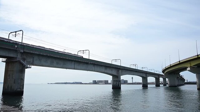 中部国際空港連絡鉄道橋を渡る2200系特急（名鉄空港線 りんくう常滑 - 中部国際空港, 2026年3月）