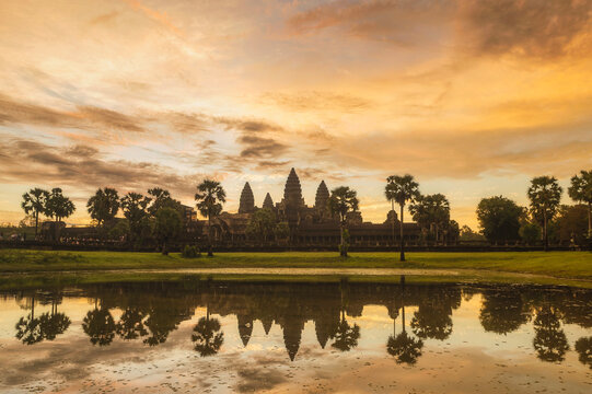 Sunrise view of ancient temple complex Angkor Wat Siem Reap, Cam