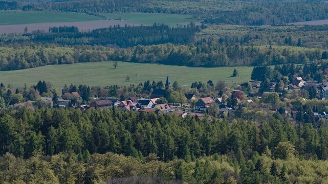 Ausblick vom Mailaubenkopf bei Friedrichsbrunn im Harz. Vogelperspektive. 