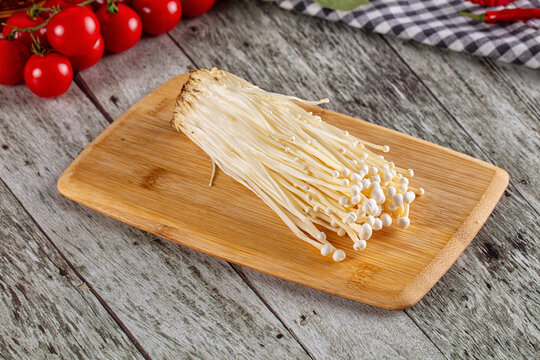 Raw organic fresh enoki mushrooms