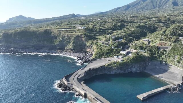 藍ヶ江漁港周辺の海を空撮