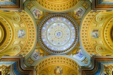 Fototapeta premium Visitors look up at the dome of St Stephen