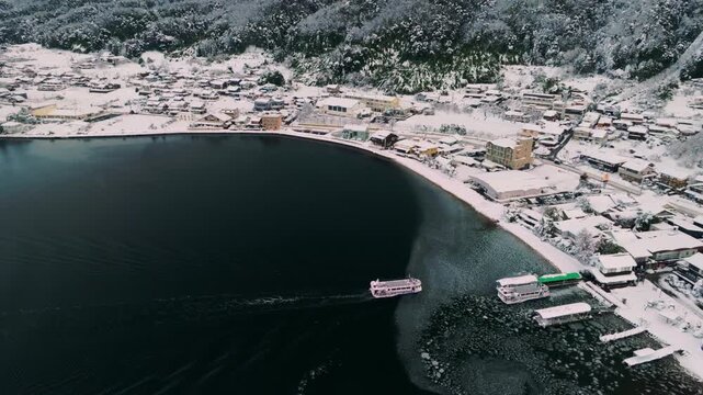 雪景色の天橋立 4Kドローン空撮 日本三景 松並木と青い海のコントラスト