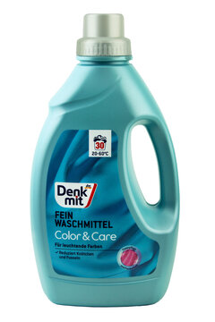 1 Flasche Fein Waschmittel Color & Care von Denk mit Hintergrund transparent PNG cut out