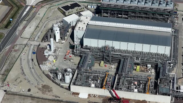 Drone view of Shell&rsquo;s Holland Hydrogen 1 at Maasvlakte, showing Europe&rsquo;s major green hydrogen plant, offshore wind power, electrolysers, and energy transition infrastructure.