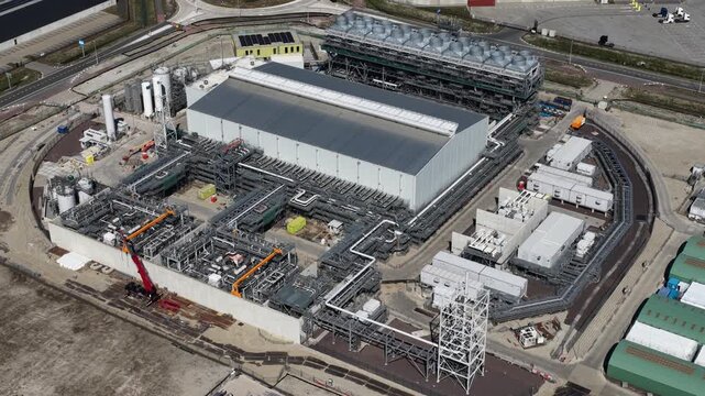 Drone view of Shell&rsquo;s Holland Hydrogen 1 at Maasvlakte, showing Europe&rsquo;s major green hydrogen plant, offshore wind power, electrolysers, and energy transition infrastructure.
