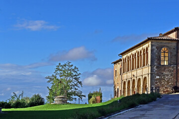 Naklejka premium Montepulciano, Casa Parrocchiale della Chiesa o Santuario della Madonna di San Biagio, Val d'Orcia, Toscana