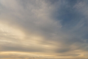 Fototapeta premium 5月の雲が多い夕暮れ時の空05