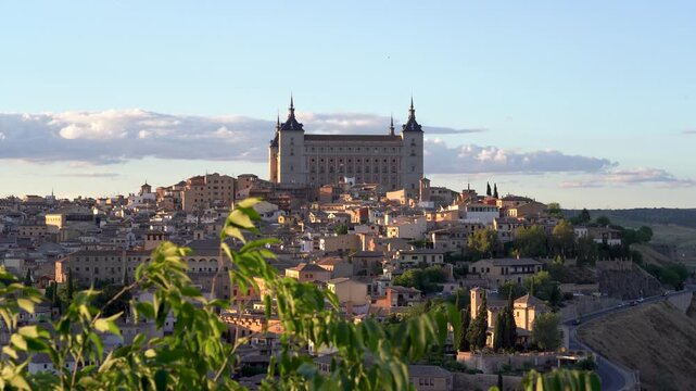 Vista panor&aacute;mica de la ciudad de Toledo de d&iacute;a. Castilla la Mancha, Espa&ntilde;a, mayo de 2026.