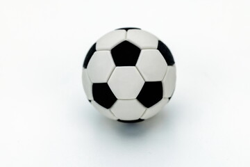 Fototapeta premium Pallone da calcio su sfondo bianco 