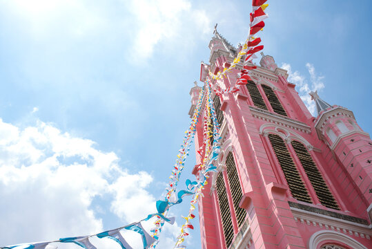 ベトナム・ホーチミン　ピンク色のタンディン教会（Tan Dinh Church）　コピースペース