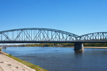 Most drogowy na Wiśle, Toruń, Polska, Road bridge over the Vistula River, Toruń, Poland © 123108 Aneta