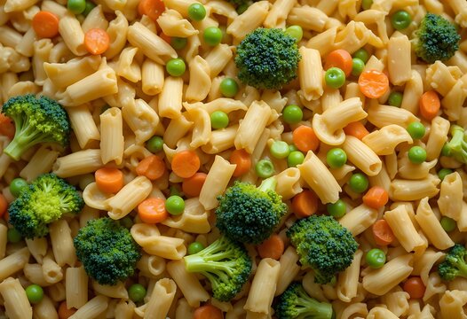 Healthy pasta salad with broccoli carrots and green peas mixed together. macarrones