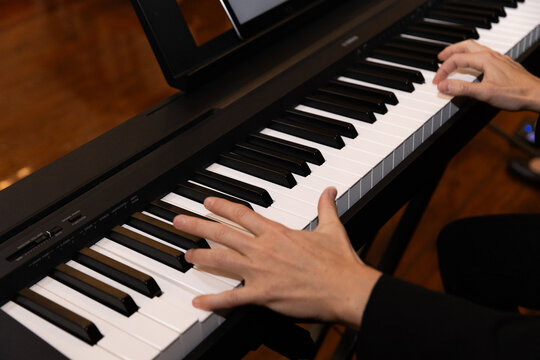 piano, m&uacute;sica, mano, teclado, instrumento, m&uacute;sico, pianista, cl&aacute;sica, negro, ruido, jazz, clave, dedo, artista, concierto, actores, musical, canciones, melodioso, cuerda