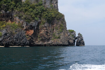 Fototapeta premium Sailboats and Palm Trees on Phi Phi Island