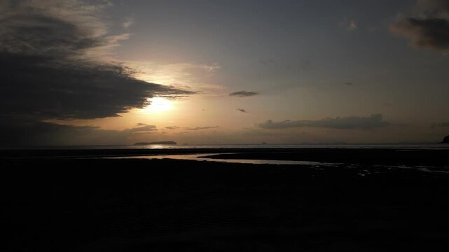 父母ヶ浜の夕暮れリフレクション ドローン空撮 香川・三豊市の絶景Drone aerial view of a stunning sunset reflection at Chichibugahama Beach in Mitoyo, Kagawa, Japan. The calm tidal flats create a mirror-like surface reflecting the col