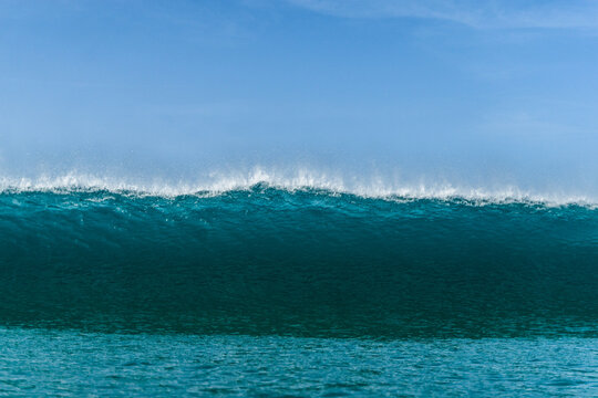stunning wave amazing colours