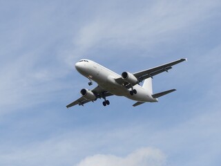 Obraz premium Airplane in the blue sky