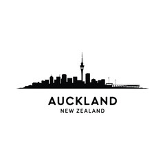 Fototapeta premium Auckland skyline silhouette with city name New Zealand