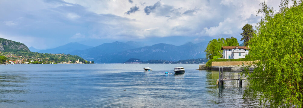 Sch&ouml;ner Panoramablick auf den Comer See, in Italien.