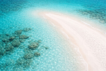 Obraz premium Aerial view of tranquil blue ocean and sandy beach