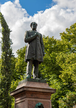 Statue of Johan Ludvig Runeberg