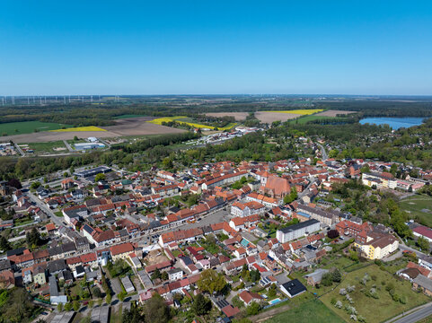 Luftaufnahme von Wusterhausen an der Dosse in Brandenburg mit Seenschaft und Altstadt
