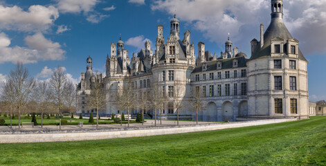 Fototapeta premium The Chateau de Chambord, in the Centre-Val de Loire region, is one of the most recognizable châteaus in the world due to its French Renaissance architecture.