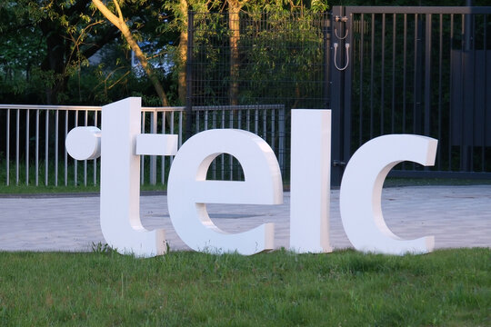 telc office, language certification test center B1, B2, European Language Certificates, expat life, education institution Germany Europe, English Course, Online, Blended Learning, public space campus