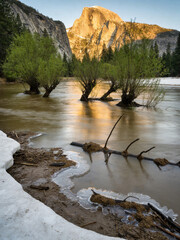 Obraz premium Majestic Granite Peaks and Rushing River Surge