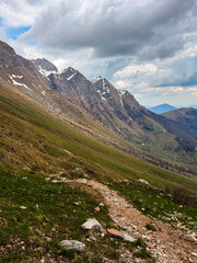 Fototapeta premium Spring Hiking Trail in Snowy Alpine Mountains