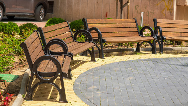 Wooden benches arranged in a curve in a park