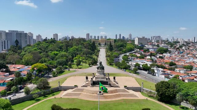 Marco da Independ&ecirc;ncia: Arquitetura Neocl&aacute;ssica do Museu Paulista vista por drone - Aerial view of Ipiranga Museum and French gardens, Sao Paulo Brazil - 4K drone footage